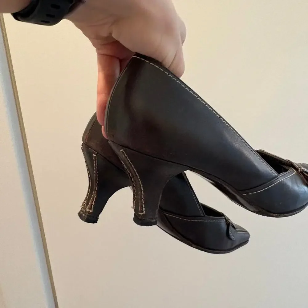 Ferragamo vintage Y2K chocolate brown leather kitten heels sz 8
